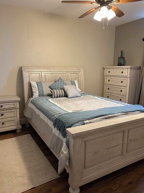 3 bedrooms, internet, bed sheets - This special place is close to everything, making it easy to plan your visit. (Fort Morgan)