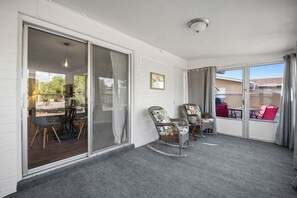 Interior - Easy Days Getaway - 55+ Community with Country Club Access (Mesa)