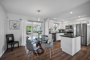 Fridge, microwave, oven, stovetop - Easy Days Getaway - 55+ Community with Country Club Access (Mesa)