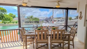 Outdoor dining - Villa Mali in Jolly Harbour (Saint John's)