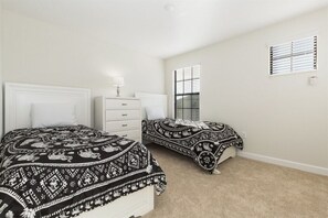 5 bedrooms, iron/ironing board, WiFi - Solterra Resort, Elegant 5 bdrm home with Pvt pool (Davenport)