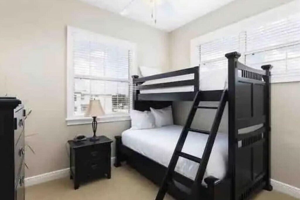 4 bedrooms, WiFi, bed sheets