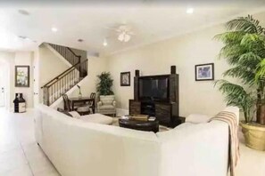 TV - Inviting 4BR/3BA Reunion Villa with Modern Amenities - Near Walt Disney World (Kissimmee)