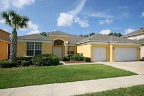 Exterior - Spacious 4BR/3BA Emerald Island Villa - Near Walt Disney World (Kissimmee)