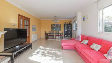 Smart TV, fireplace, table tennis, books