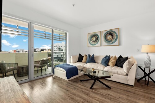 Golden Retreat Penthouse Two Balconies Pool, BBQ Rooftop