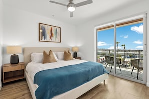 مكواة/لوح كي وسرير سفر وواي فاي مجانًا وملاءات أسرّة