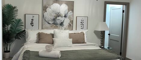 2 makuuhuonetta, silitysrauta/-lauta, ilmainen Wi-Fi, vuodevaatteet