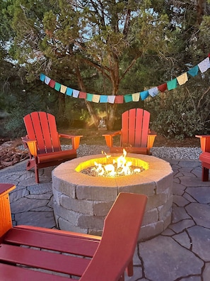Property grounds - Thunder Mountain Red Rock Views w/ Fire Pit, Arcade, Cover Deck, Full Kitchen (Sedona)