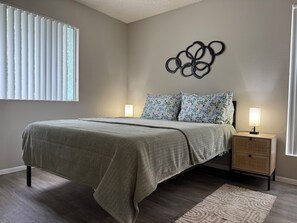 1 slaapkamer, een strijkplank/strijkijzer, internet, beddengoed