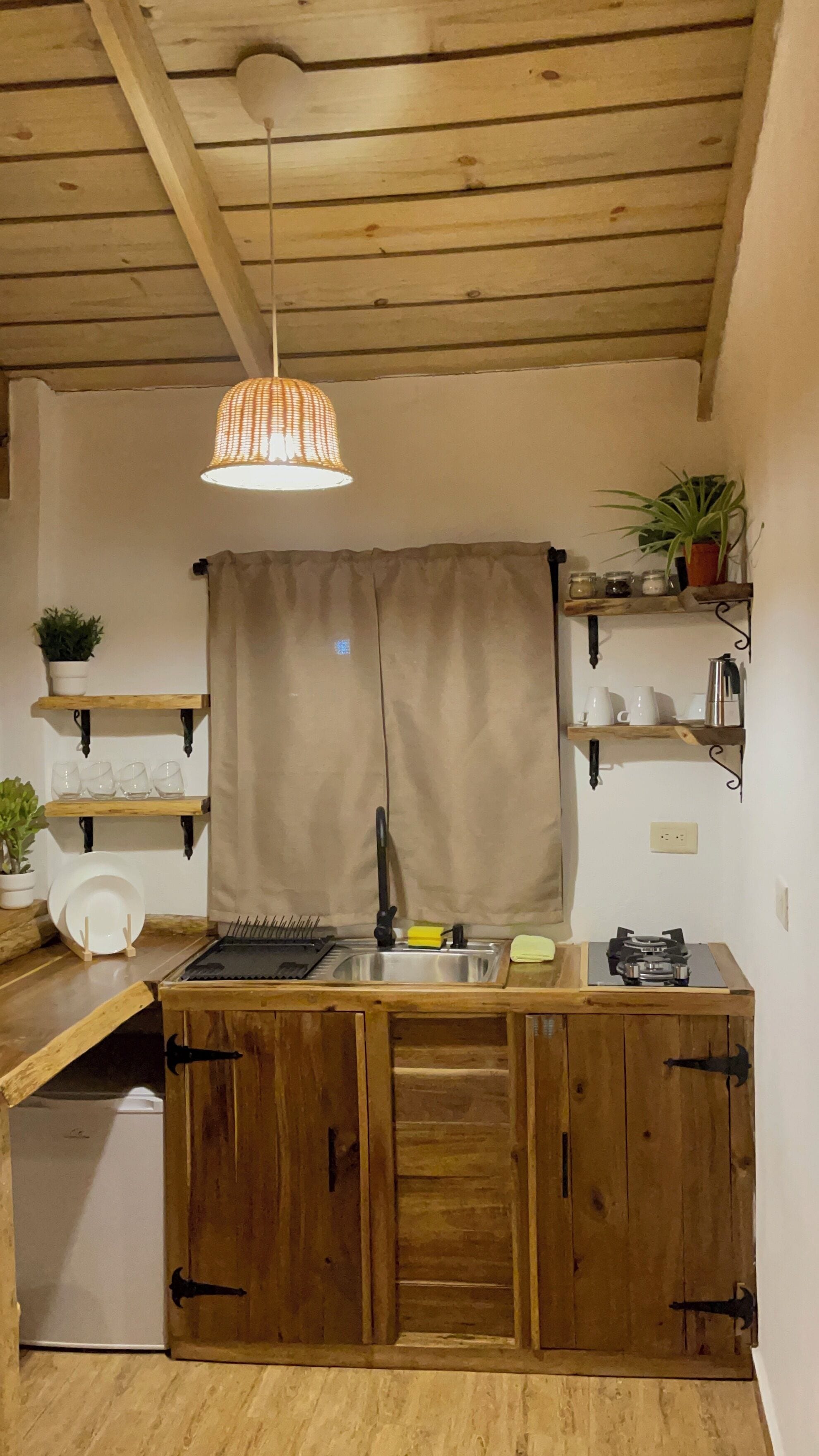 Romantic Cabin, Balcony, Garden View | Private kitchen