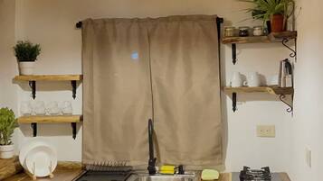 Romantic Cabin, Balcony, Garden View | Private kitchen