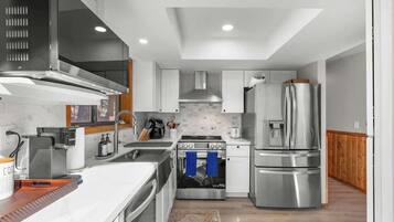 KylskÄp, mikrovÄgsugn, ugn och spishÀll