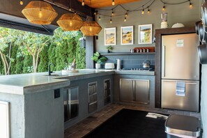 Four à micro-ondes, surface de cuisson, lave-vaisselle