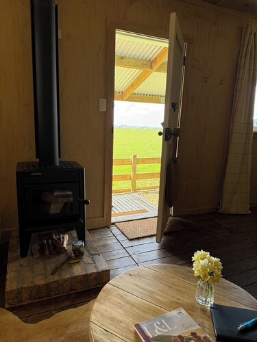 1 brm cabin/farmstay on 1100 acres in the peaceful country side of Glen Murray.