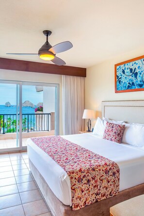 مكواة/لوح كي وخدمة الإنترنت وملاءات أسرّة