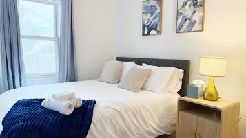 1 habitación, tabla de planchar con plancha, wifi gratis y ropa de cama