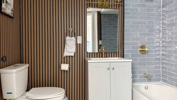 Haartrockner, Handtücher, Seife, Shampoo
