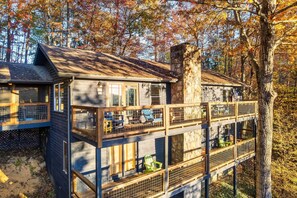 Exterior - FreeDollywoodTix+Pool+Secluded+Modern+HotTub (Sevierville)
