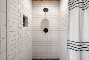 Douche, serviettes fournies