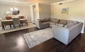Smart TV, books, computer monitors - Your Dallas Home Away from Home — Comfort, Convenience & Space to Work or Relax. (Dallas)