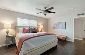 3 habitaciones, tabla de planchar con plancha, wifi y ropa de cama