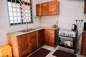 Private kitchen - 3BR & Near Stone Town & Airport Pickup & Breakfast (Zanzibar)