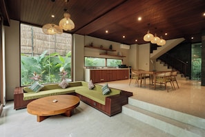 Suite Royale, vue jardin | Coin séjour