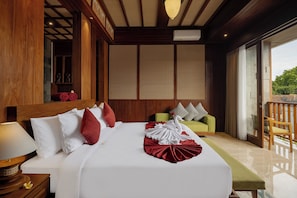 Suite, Garden View | Minibar, free WiFi