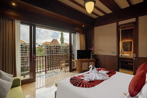 Suite, Garden View | Minibar, free WiFi