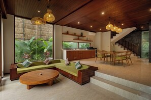 Suite – royal, hageutsikt | Oppholdsområde