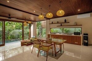 Suite Royale, vue jardin | Salle à manger