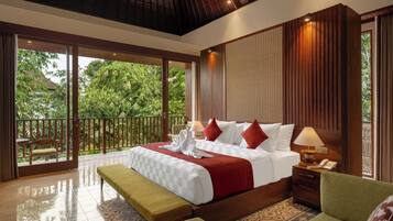 Royal Suite, Garden View | Minibar, free WiFi