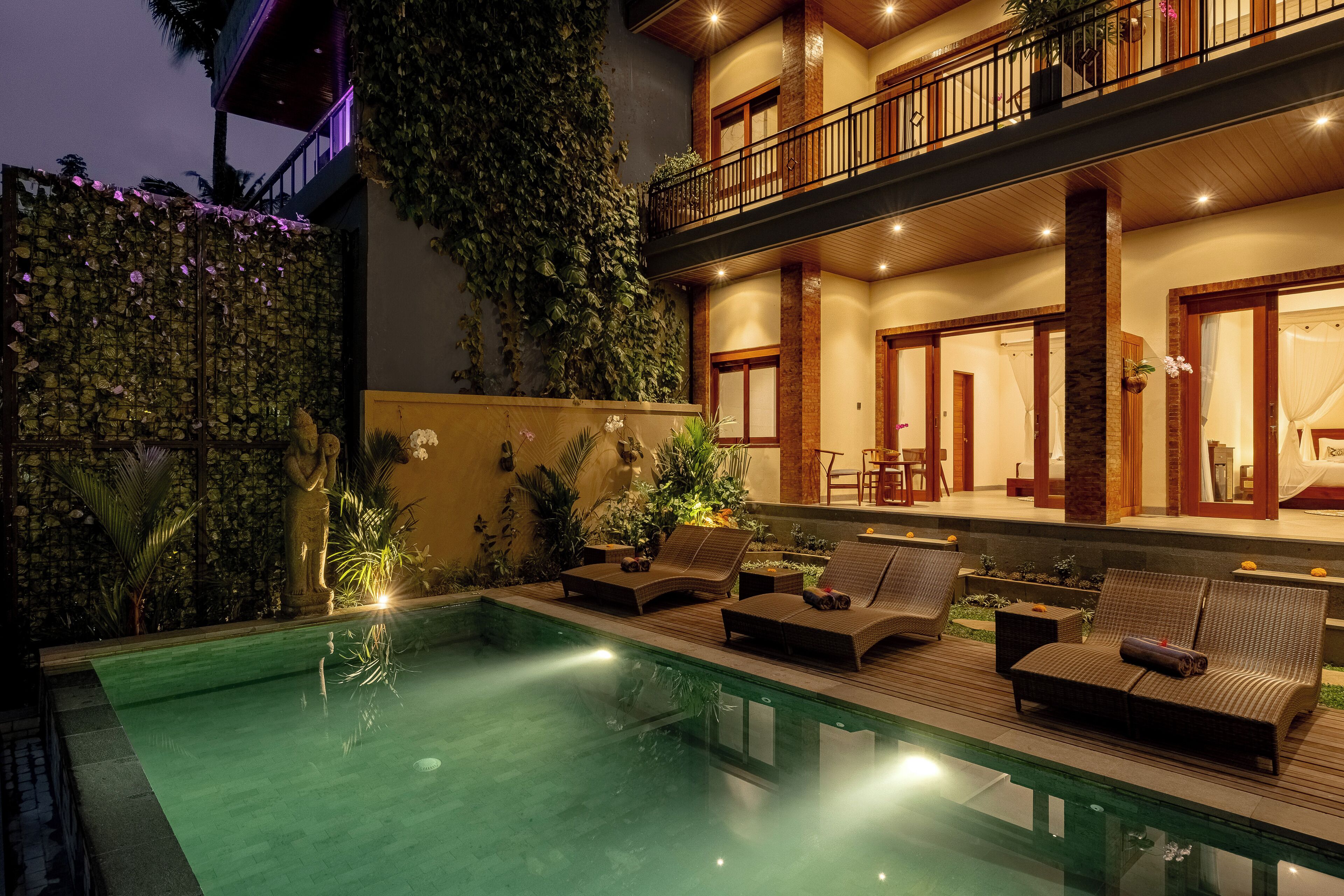 Overnatningsstedets facade – aften/nat