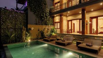 Mặt tiền nơi lưu trú - ban đêm