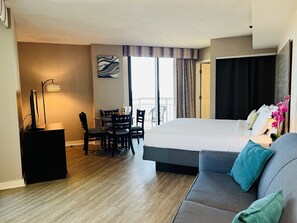 Free WiFi, bed sheets - Breezy Beachfront Studio Haven (Myrtle Beach)