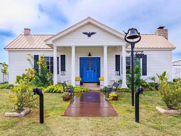 المنشأة من الخارج