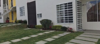 Comfortable and beautiful house on the shores of Morelia with garden and city view.