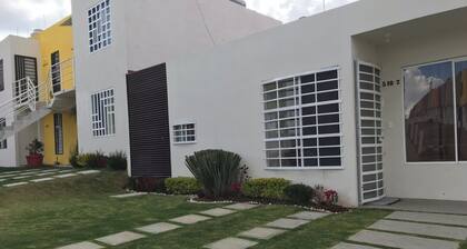 Comfortable and beautiful house on the shores of Morelia with garden and city view.