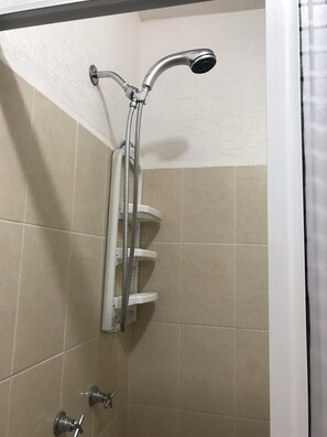 Hair dryer, towels, soap, toilet paper - Comfortable and beautiful house on the shores of Morelia with garden and city view. (Morelos)