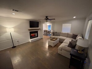 TV, fireplace - Riverside Lane Retreat (Tickfaw)