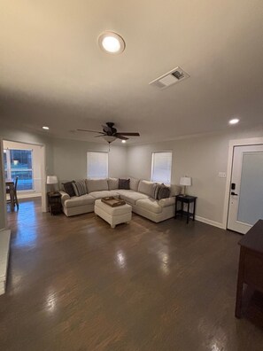 TV, fireplace - Riverside Lane Retreat (Tickfaw)