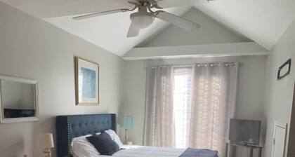 Extra large studio centrally located. Cozy, and quiet. Private parking.