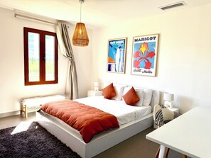 2 bedrooms, iron/ironing board, WiFi, bed sheets - NEW! Modern and spacious 2-bedroom by the marina in Porto Cupecoy (Sint Maarten)