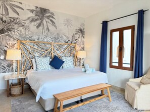 2 bedrooms, iron/ironing board, WiFi, bed sheets - NEW ! Elegant and modern 2-Bedroom, with marina and garden view in Porto Cupecoy (Sint Maarten)
