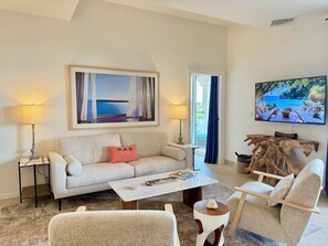 TV - NEW ! Elegant and modern 2-Bedroom, with marina and garden view in Porto Cupecoy (Sint Maarten)