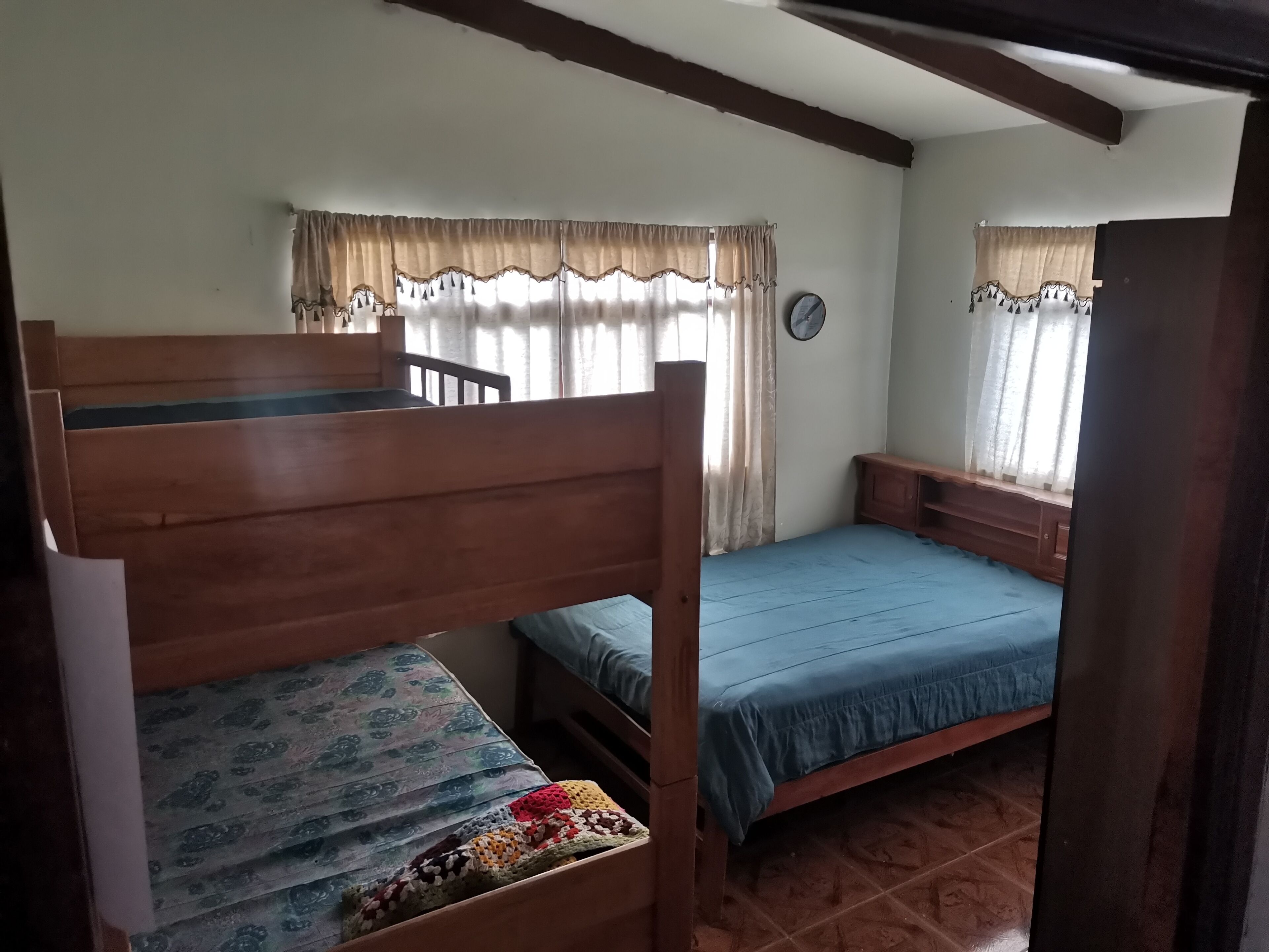 8 chambres, accès Internet