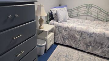 2 bedrooms, desk, iron/ironing board, free WiFi