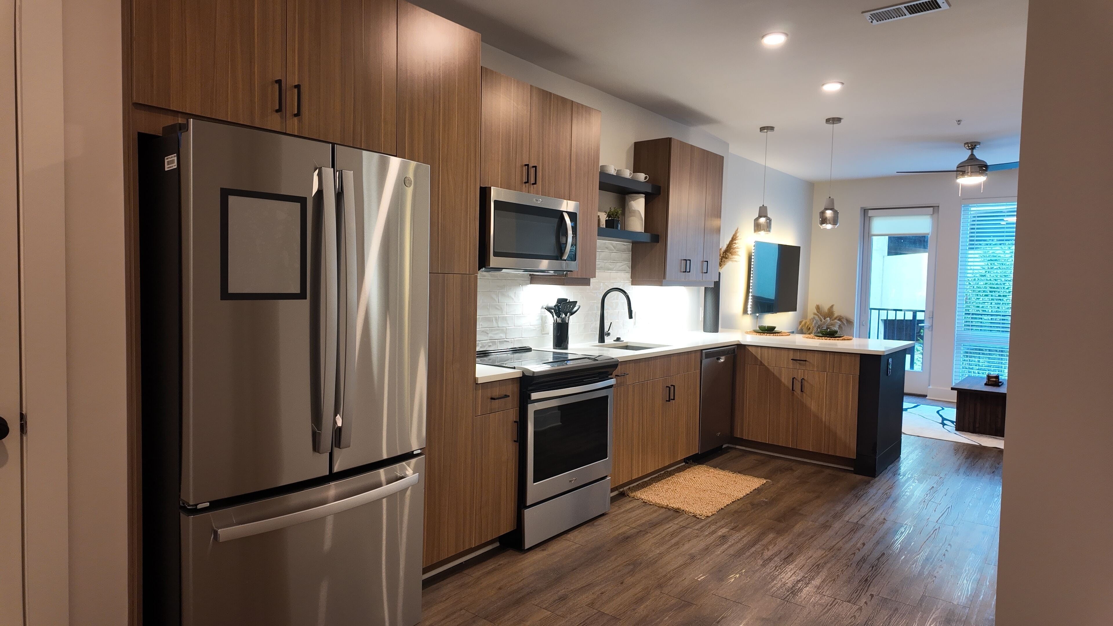 電子レンジ、オーブン、コンロ、食器洗い機