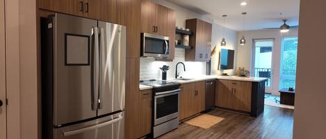 電子レンジ、オーブン、コンロ、食器洗い機